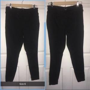 Universal Thread High Rise Skinny Size 6